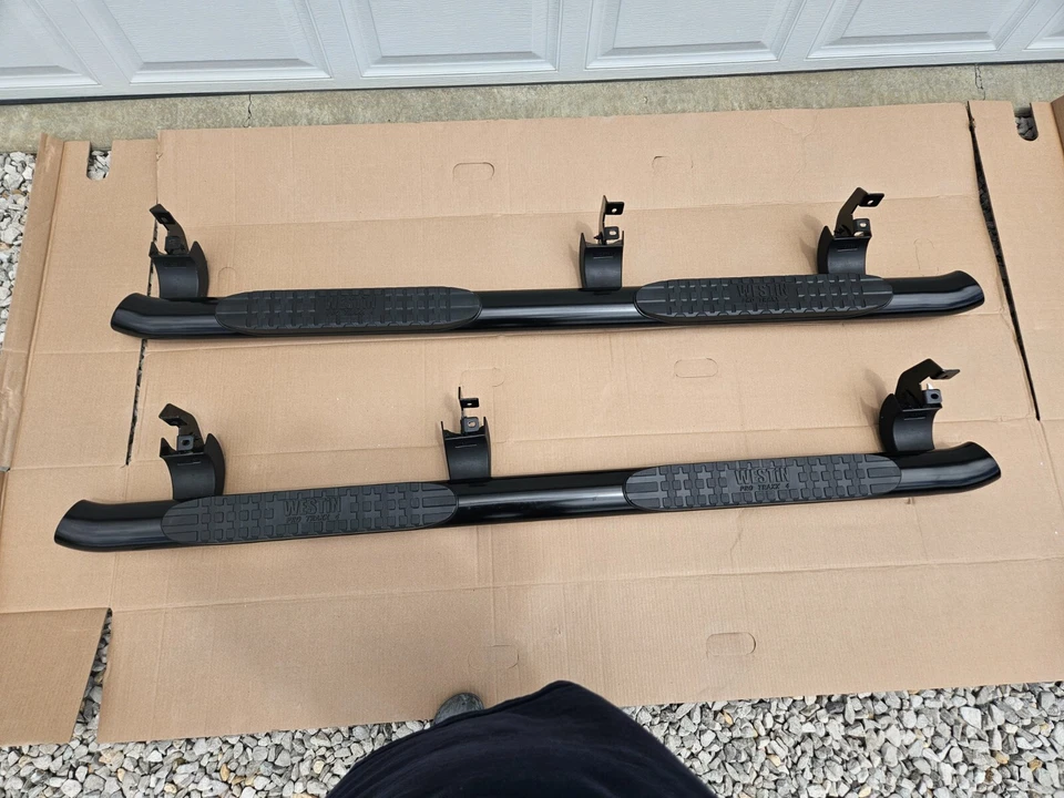 Escalones laterales cañón GMC 2024 Foto 4 de 4