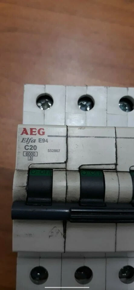 interruttore magneto termico AEG Elfa E94 TRIFASE 4Poli C20 6000 3 - Imagen 2 de 4