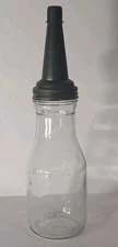 1 QUART OIL BOTTLE MASTER MFG,MATCHING SPOUT  VARY GOOD CONDITION 