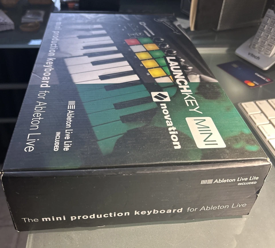 Novation Launchkey MINI MK2 Keyboard Controller NOVLKMIN2 - Image 4 of 4