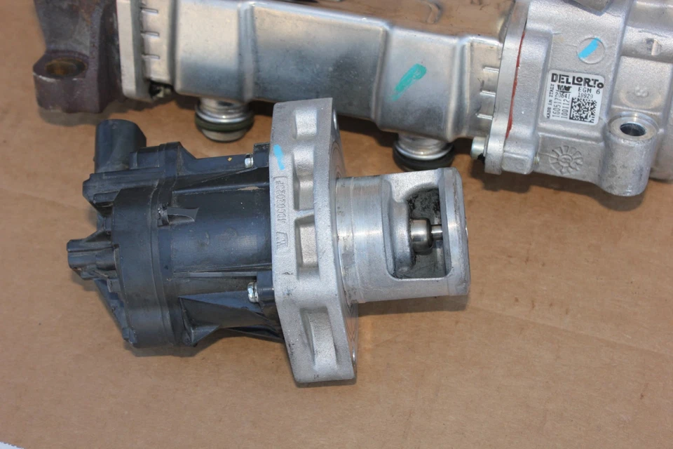 Válvula + enfriador OEM Jeep Grand Cherokee 3.0crd 2014-2019 genuino Mopar 68483334aa Foto 4 de 4