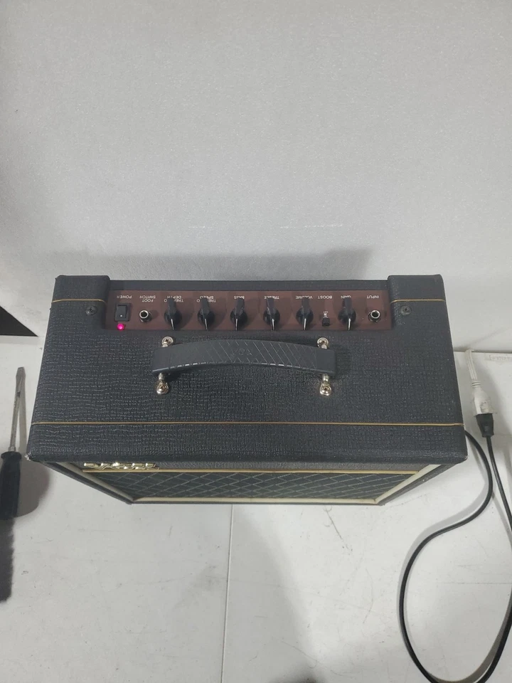 Vox Pathfinder V9158 Electric Guitar Amplifier  Works and Sounds Great!!! - Image 2 of 4
