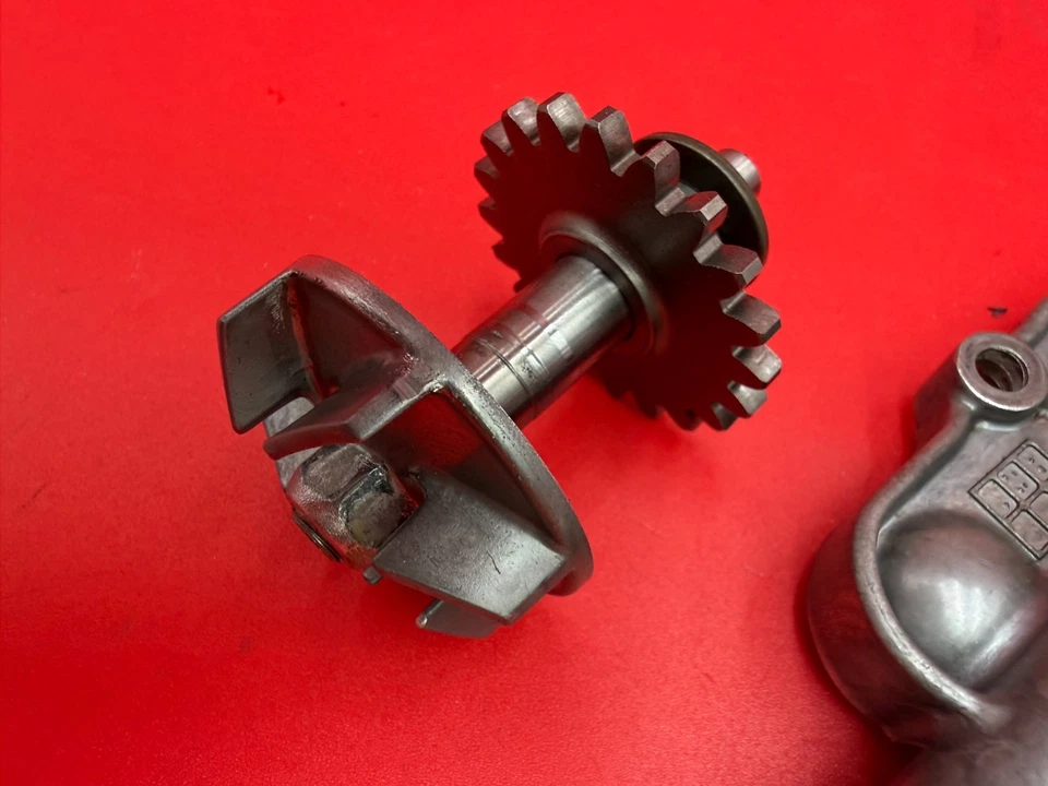 1999 - 2024 2001 年 YAMAHA YZ250 原始设备制造商 水泵房盖 GEAR IMPELLER SHAFT — 第 3/4 张图片