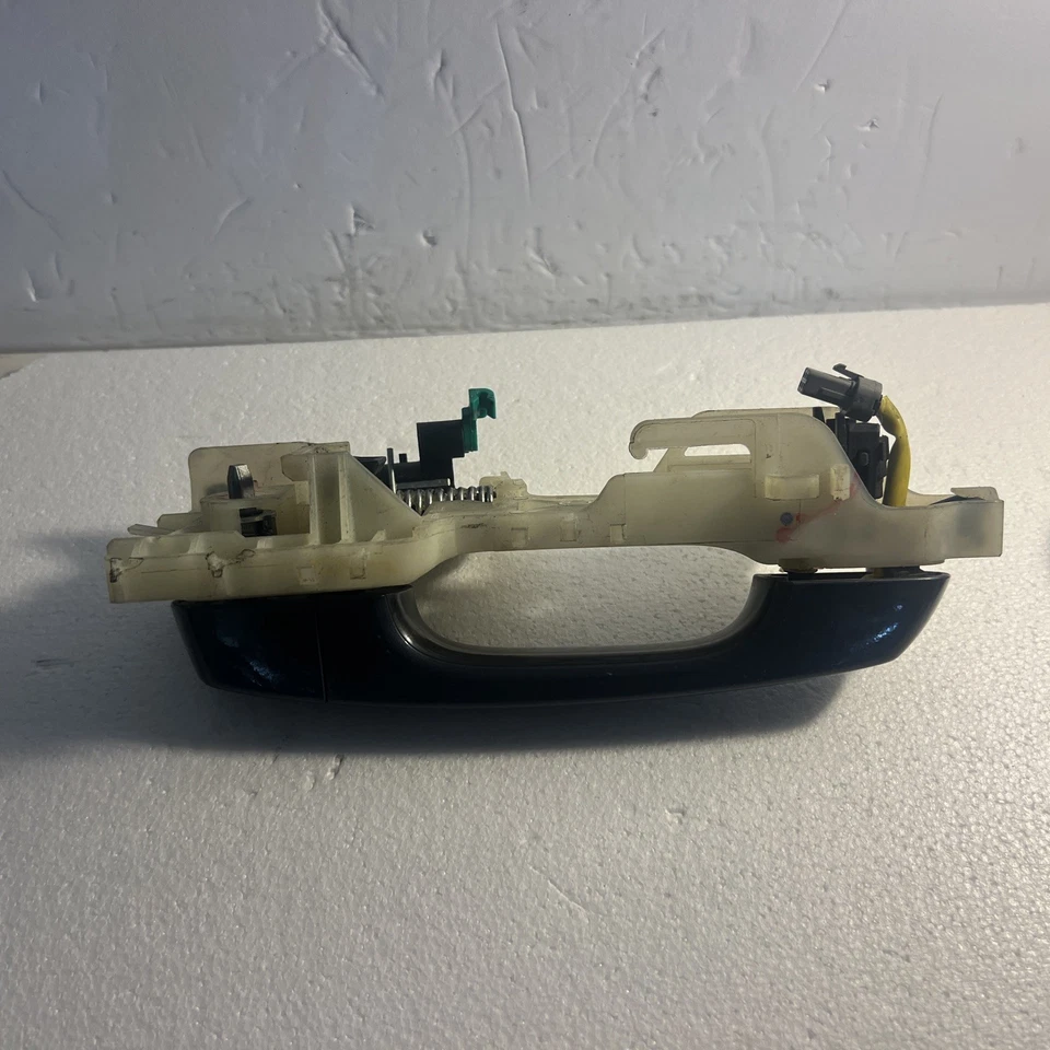 20-25 HYUNDAI VENUE FRONT LEFT SIDE EXTERIOR DOOR HANDLE BLUE SMART KEY USED OEM - Image 3 of 4