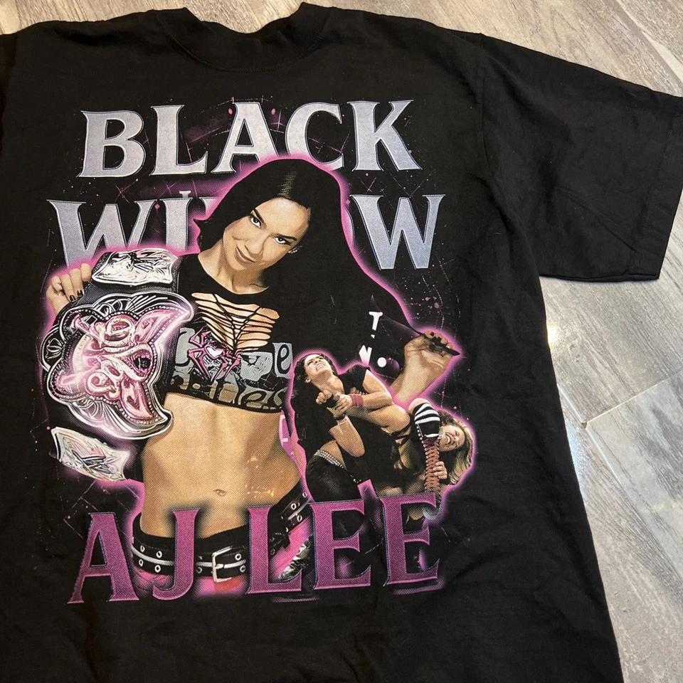 Camisa AJ Lee Love Bites Lucha Libre Viuda Negra WWE Manga Corta Negra Talla Grande Foto 3 de 4