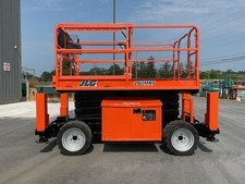 2015 JLG 260MRT ROUGH TERRAIN SCISSOR LIFT - LEVELING JACKS