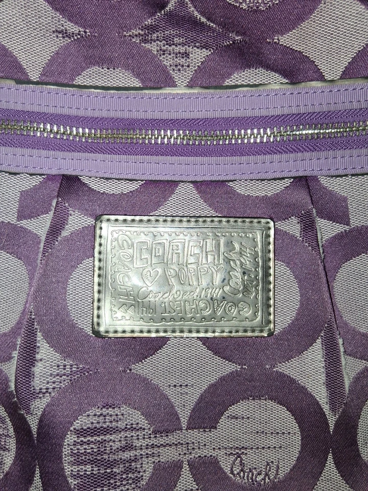 Bolso Coach Poppy Jacquered Signature púrpura, bolso grande Foto 3 de 4