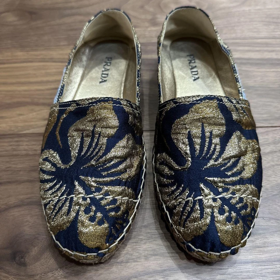 Sapatos femininos Prada 6,5 EUA floral espadrille dourado marinho - Imagem 3 de 4