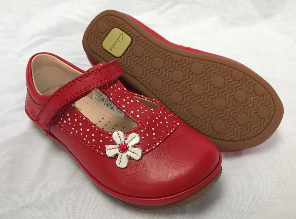 Brandneu in Originalverpackung Clarks Mädchen Elza Delia rot Leder erste Schuhe f/G passend