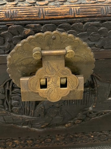 Vintage Antique Chinese Wood Trunk / Box w/ Carved Figured & Flowers Decoration - Picture 3 of 12