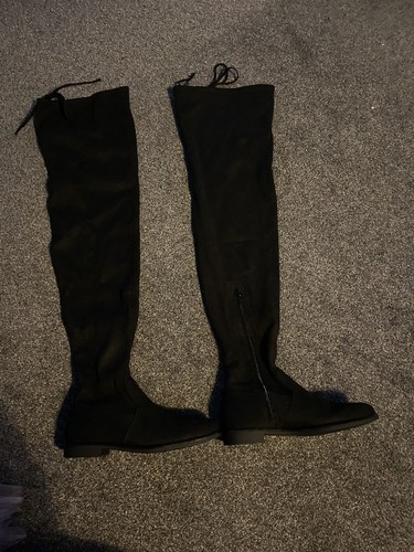 Boohoo Flat Thigh High Boots…Size 4