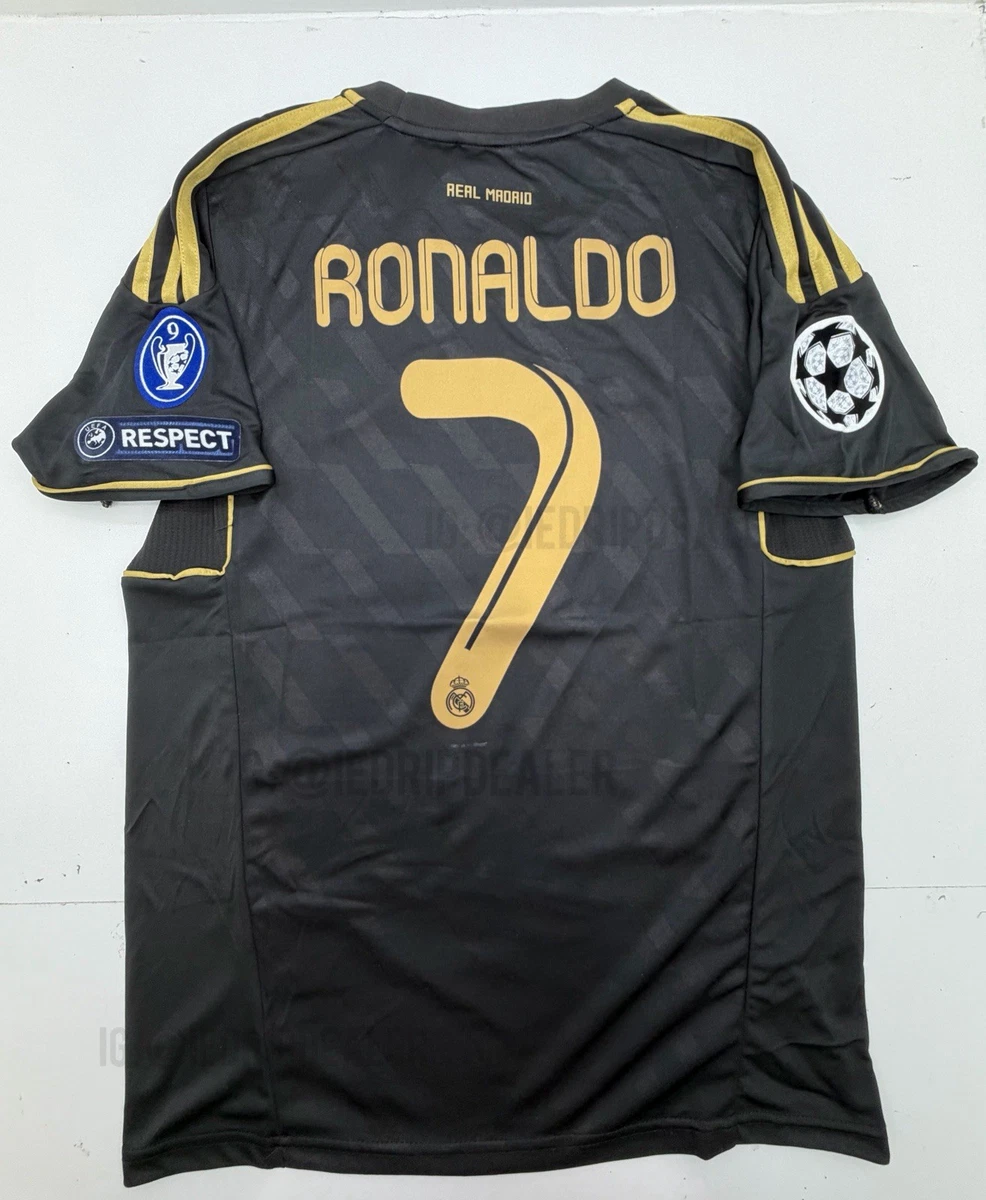 Preços baixos em Real Madrid Black International Club Camisas de