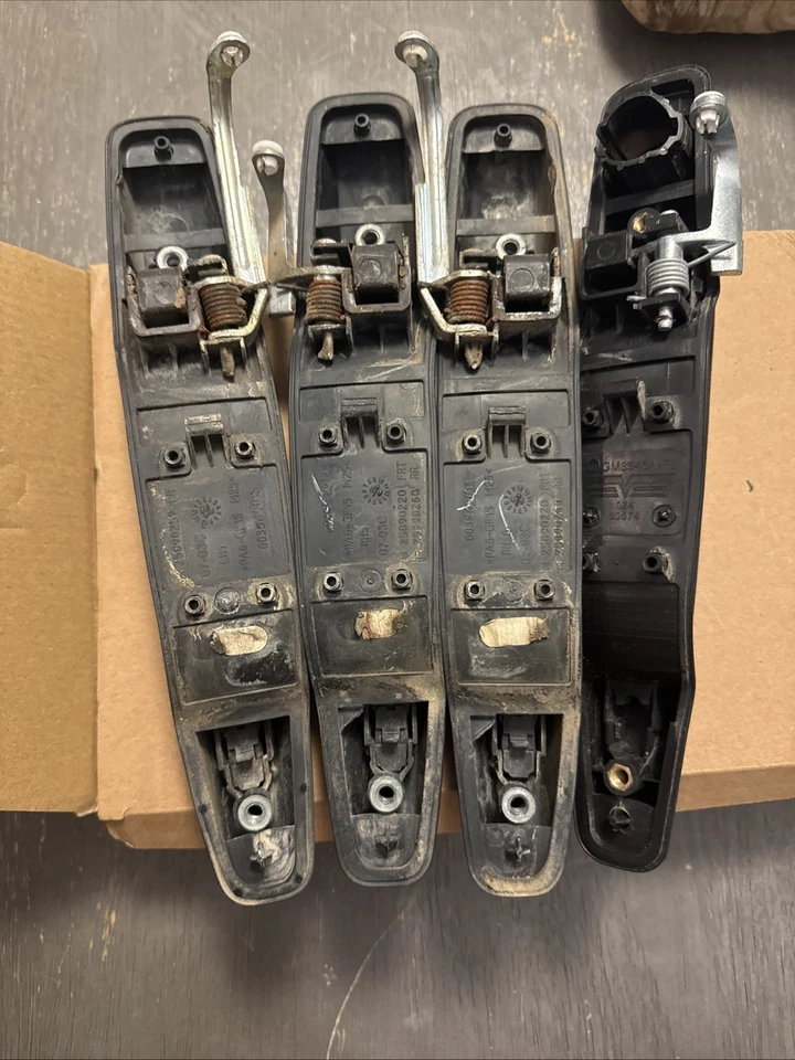 Maçanetas de porta 07-13 Chevy Silverado Tahoe Sierra fabricante de equipamento original - Imagem 2 de 4