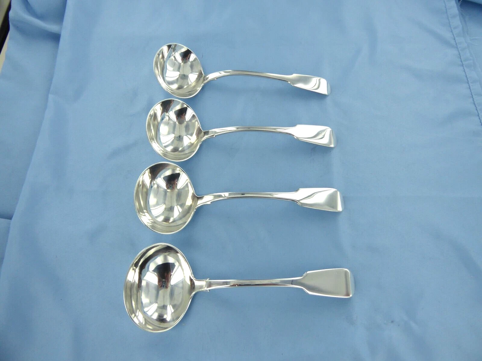 AN ANTIQUE SET OF FOUR STERLING SILVER FIDDLE BACK SAUCE LADLES DUBLIN 1854.
Opens in a new window o
