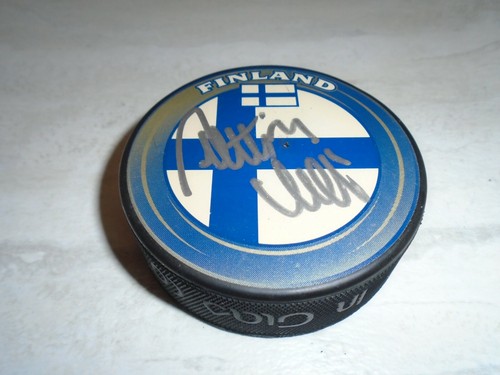 Disco de Hockey Antti Niemi Firmado Equipo Finlandia Autografiado Beckett BAJO AUTENTICIDAD 1C - Imagen 4 de 4