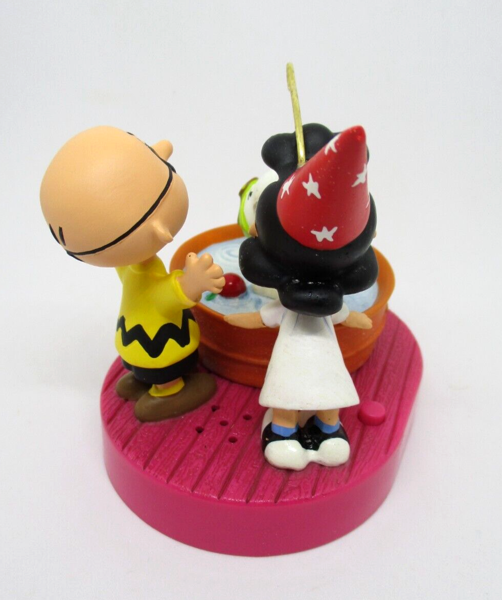 Hallmark Halloween Ornament PEANUTS 2012 BOBBING FOR APPLES TESTED n/bx