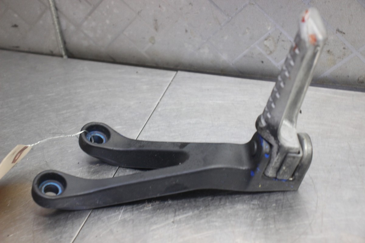 98-99 KAWASAKI NINJA ZX9R Rear Left Passenger Peg Bracket | eBay
