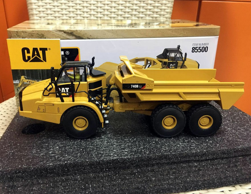 ミニカー CAT 740EJ ARTICULATED TRUCK 1/50 CAT 740B EJ ARTICULATED EJECTOR TRUCK By DIECAST