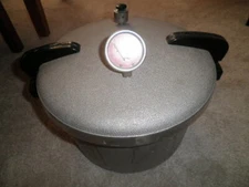 GUARDIAN SERVICE WARE PRESSURE COOKER CANNER ALUMINUM COMPLETE WITH RACKS