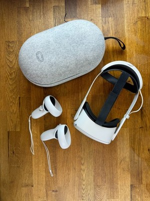 Meta Oculus Quest 2 - 128GB VR Headset With Carrying Case+ Controllers
