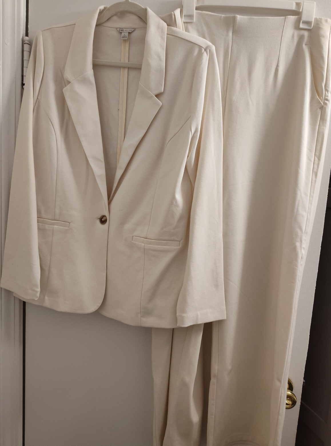 Cato Women’s Ivory 2-Piece Pant Suit L Polyester One-Button Notch Lapel
