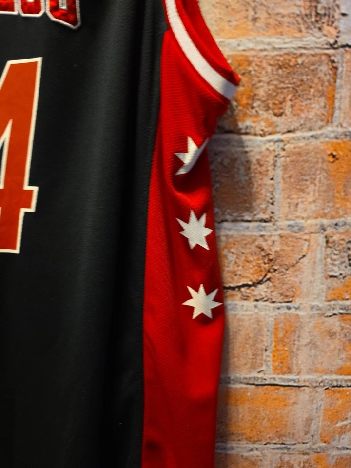 Camiseta deportiva de baloncesto para hombre DC SHOE Company Co roja negra 2XL usada  Foto 2 de 4