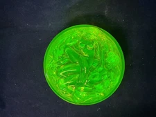 uranium vaseline glass 2 ladies trinket box