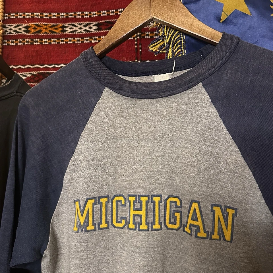 Camiseta De Béisbol Raglán Michigan Wolverines Años 80 De Colección Etiqueta Desteñida Envejecida Foto 2 de 4