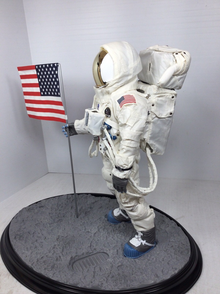 1/6 DRAGON NASA APOLLO 11 MOON LANDING ASTRONAUT + FLAG DIORAMA