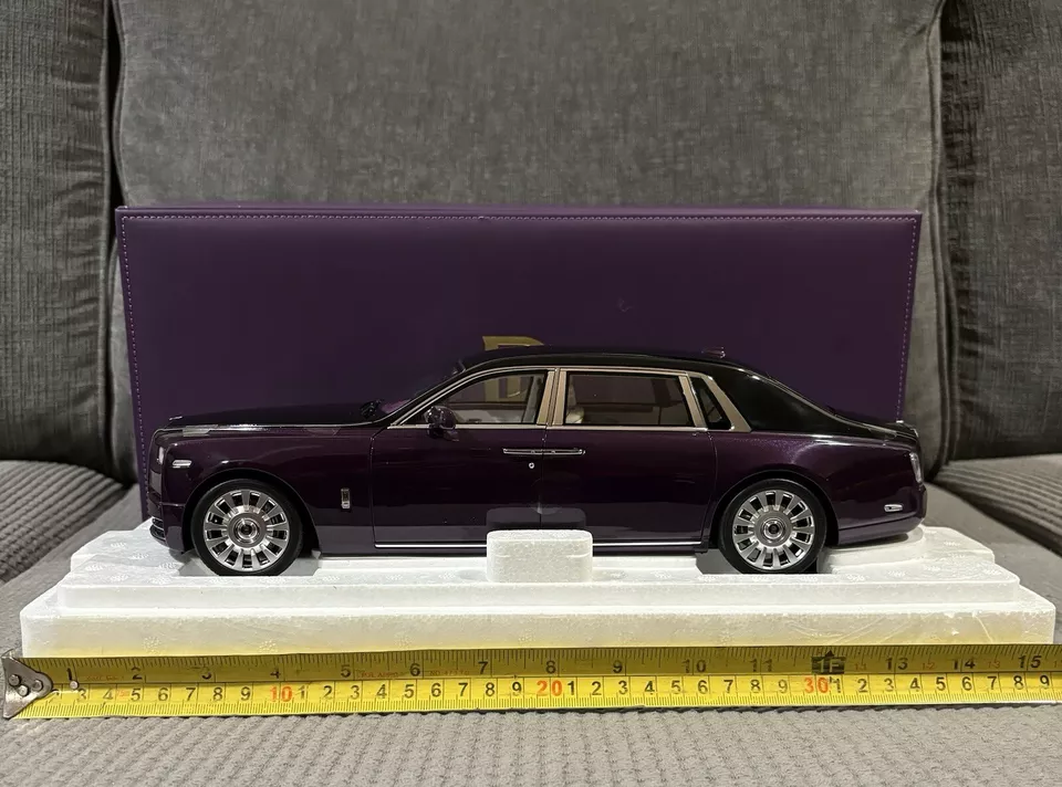 1/18 Rolls-Royce Phantom VIII Purple/Black Diecast Limited 199 PC Dealer Edition - Image 2 of 4