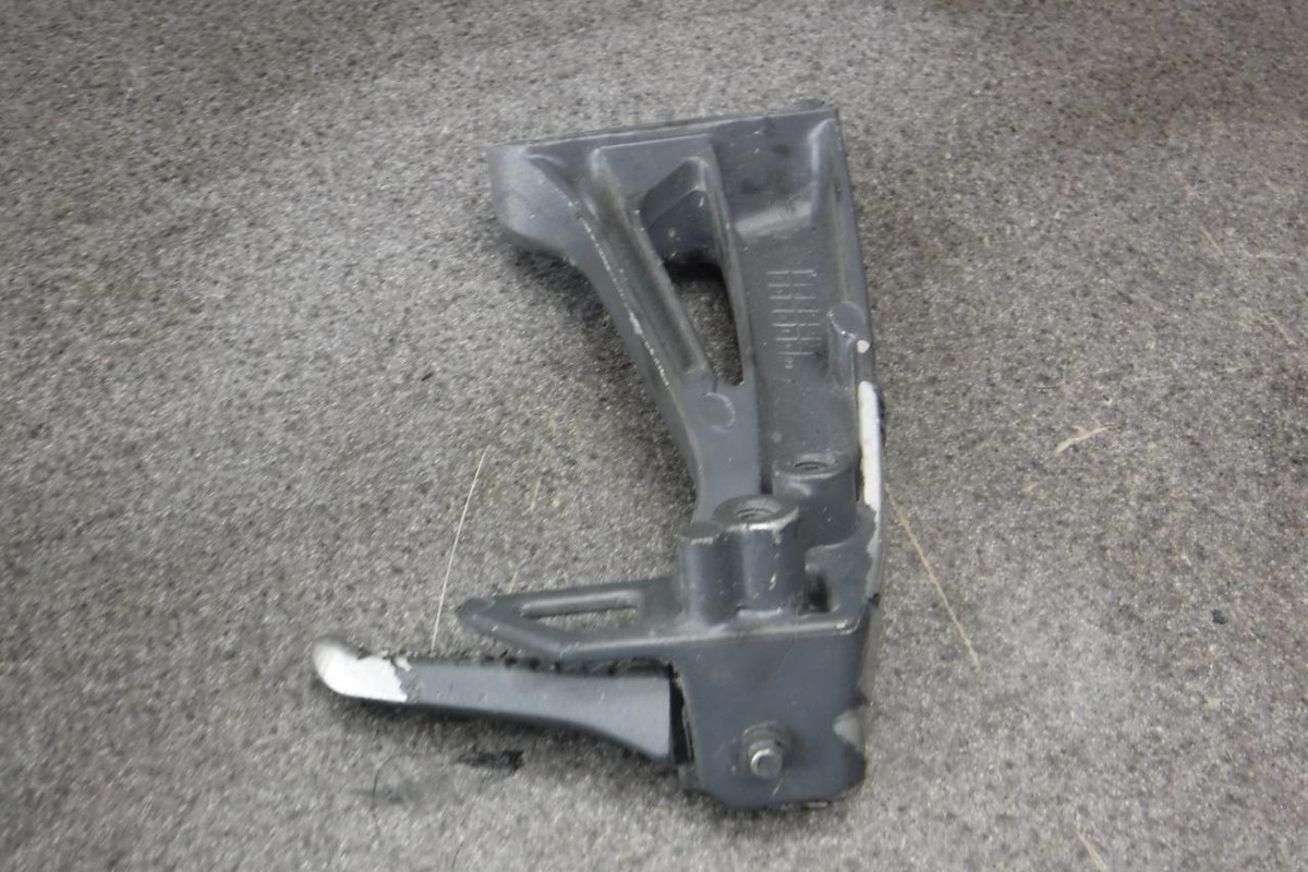 【s】 01 Suzuki SV650 SV 650 Left Passenger Foot Peg & Bracket 70E
