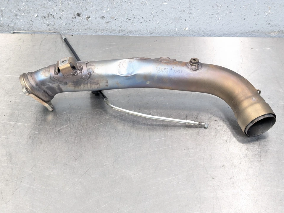 Ducati Hypermotard 950 2019 OEM tubo de escape vertical trasero - 57114974A Foto 2 de 4