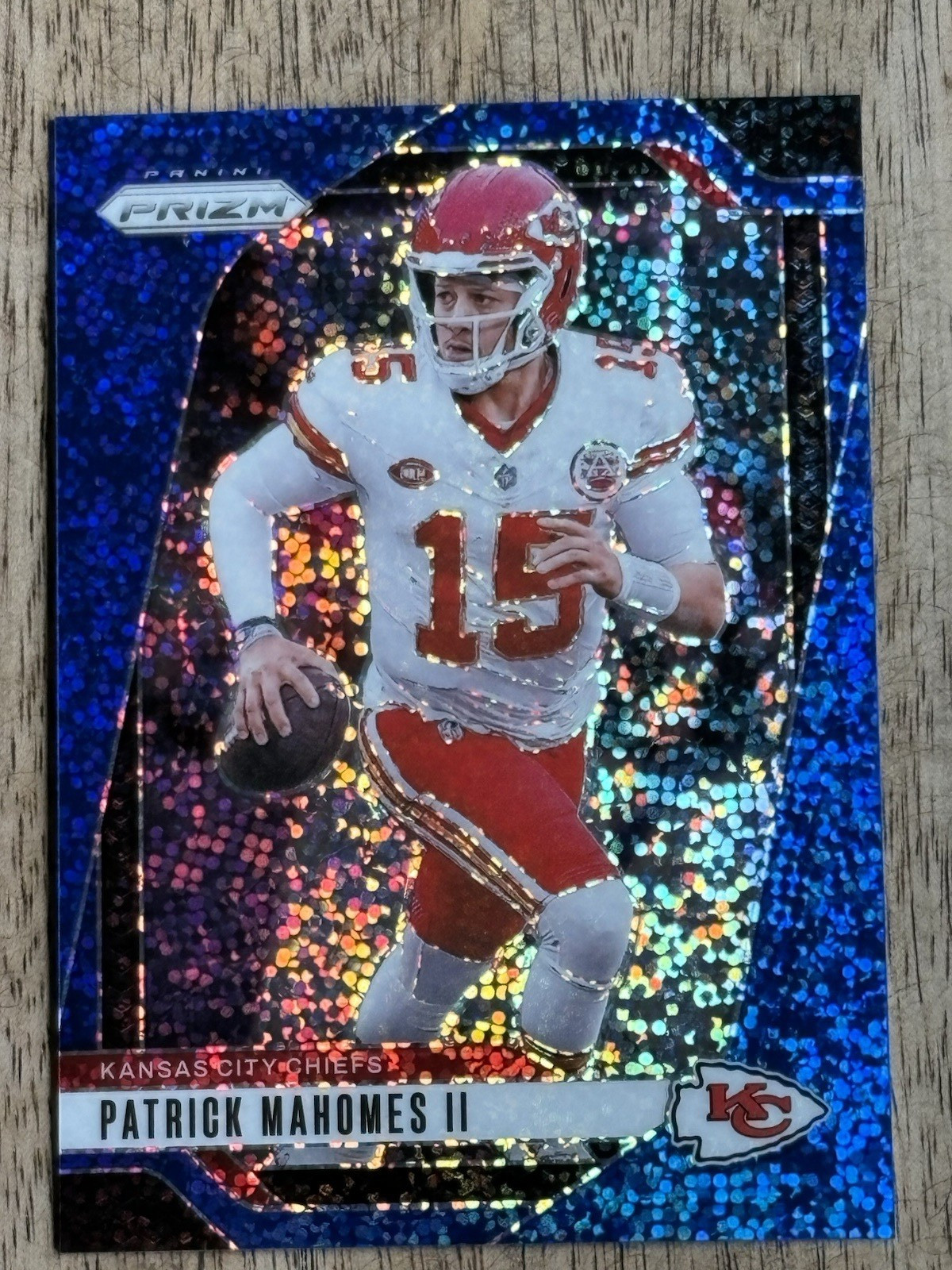 2024 PANINI PRIZM PATRICK MAHOMES II #138 - BLUE SPARKLE - 65/96 - RAW/UNGRADED