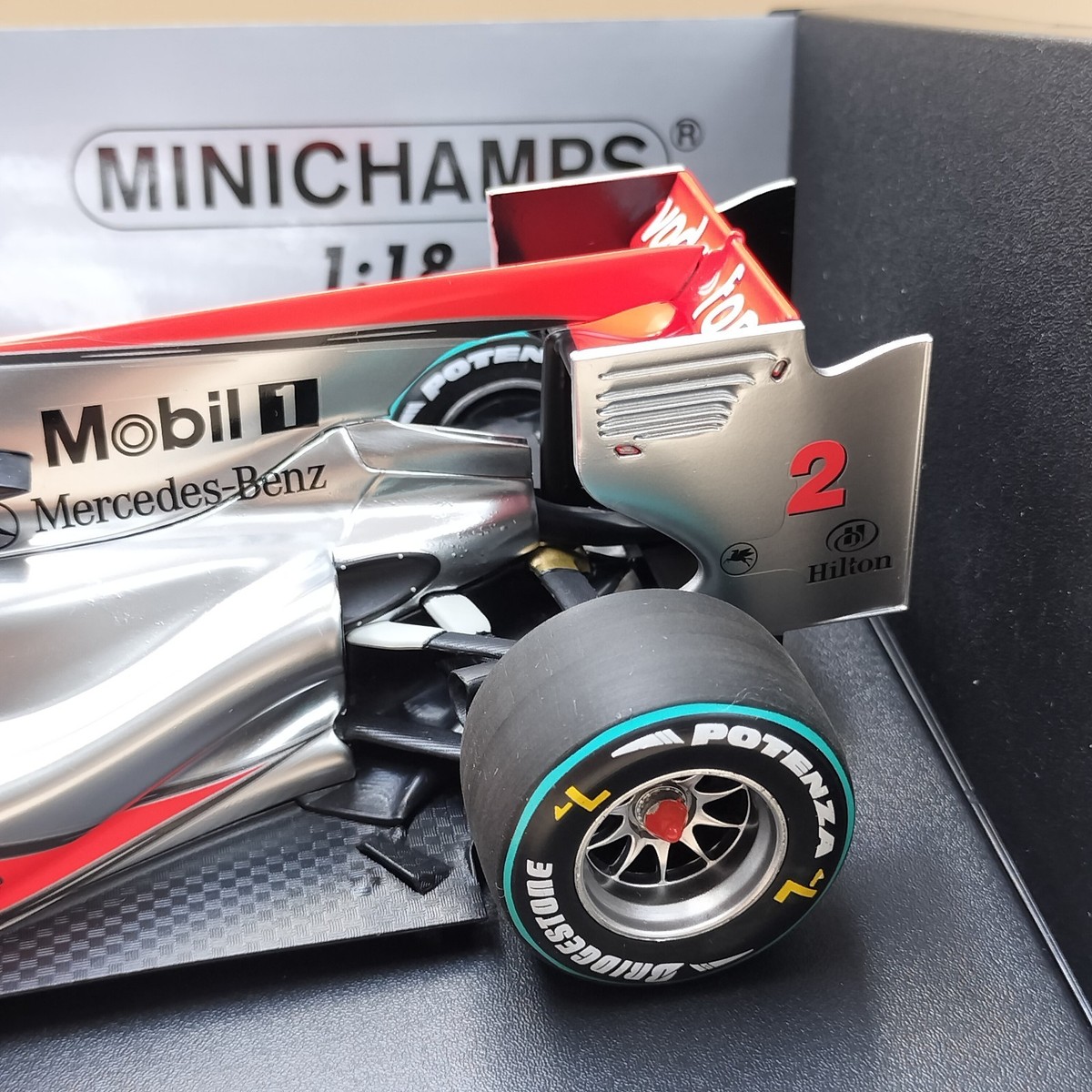 MINICHAMPS 1/18 Vodafone McLaren Mercedes MP4-25 L. Hamilton