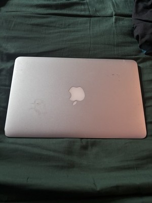 Apple MacBook Air 11in (2012) Core i5 1.7GHz 4GB 64GB SSD Catalina