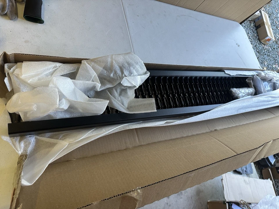 LUVERNE 415254-401478 Grip Step 54-Inch Ram ProMaster 1500, 2500, 3500 - Image 3 of 4