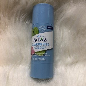st ives cleansing oil