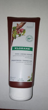 Acondicionador fortalecedor Klorane con quinina y vitamina B para adelgazar el cabello,