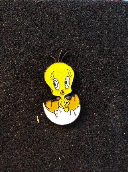 PIN LOONEY TUNES PIOLÍN HUEVO