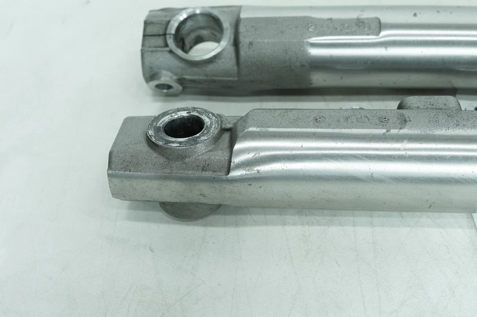 Harley Sportster XL883 2013 SuperLow OEM horquilla delantera izquierda y derecha patas deslizantes Foto 3 de 4