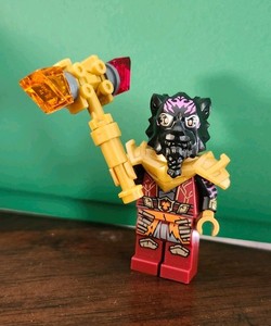 LEGO Ninjago Dragons Rising: Lord Ras Minifigure njo812 with Golden Hammer