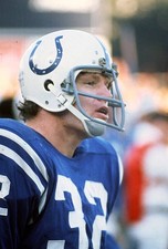 Mike Curtis Of The Baltimore Colts Looks On 1972 NFL OLD PHOTO 3