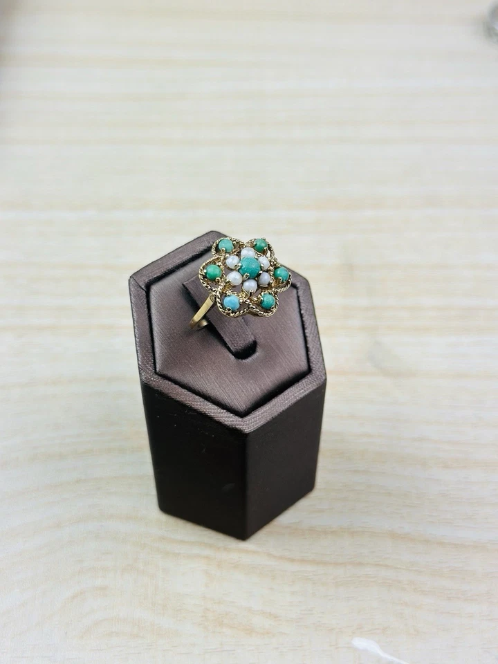 turquoise 9ct gold ring , With Small Pearls, Vintage And Hallmarked  - Image 2 of 4