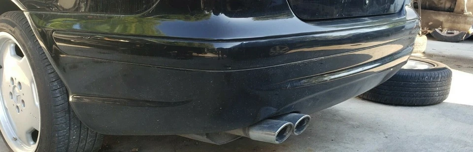 PARAGOLPES TRASERO NEGRO MERCEDES-BENZ CLK 55 AMG 208 1998-2000-2001-2002-2003 Foto 3 de 4