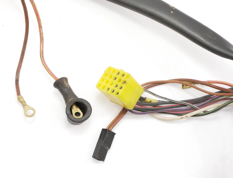 Chicote de fios traseiro bomba de combustível lanterna traseira 1982 VW Rabbit conversível MK1 - Imagem 2 de 3