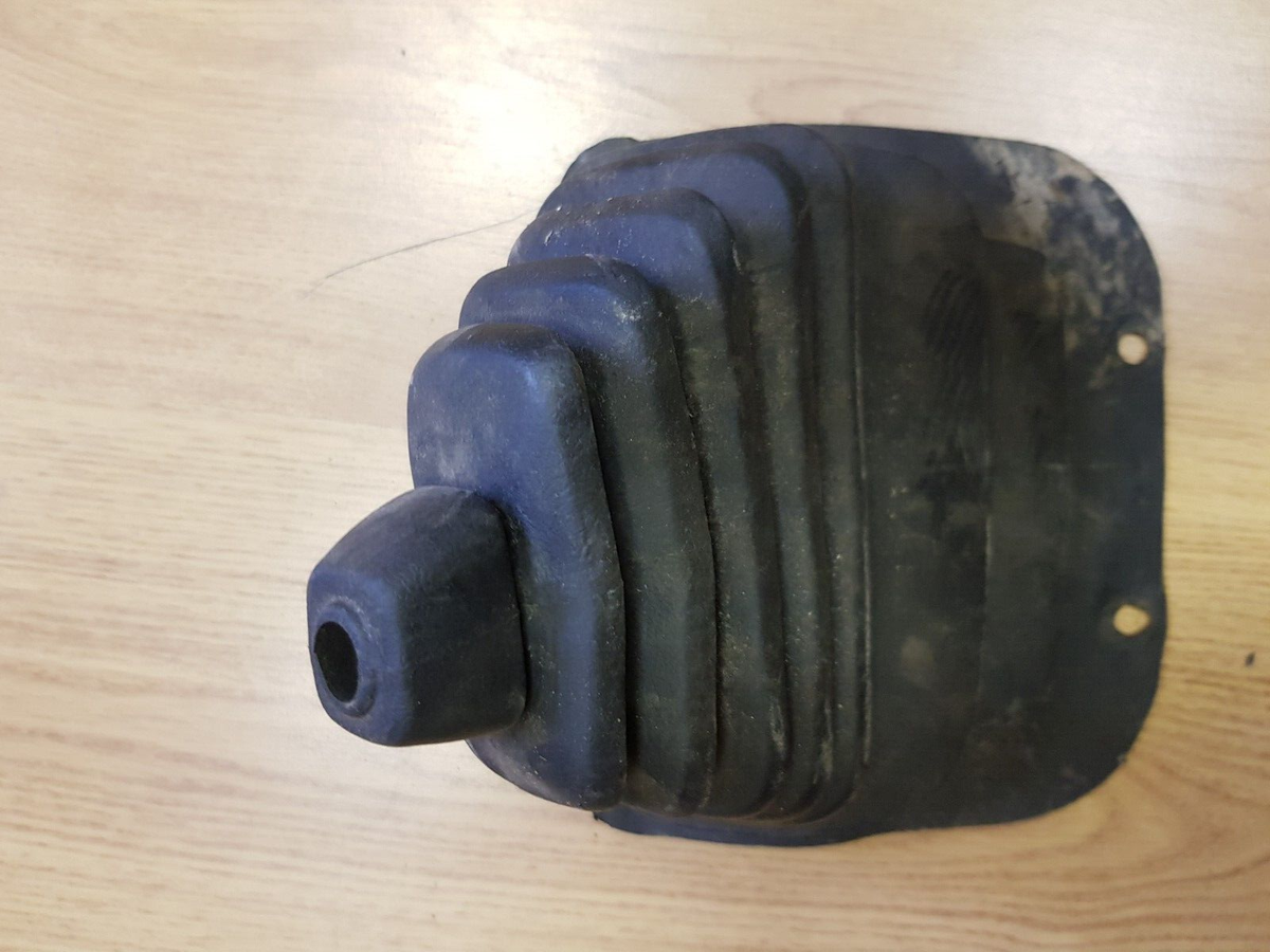 Genuine Nissan Patrol Y60 GR transfer case lever shifter rubber