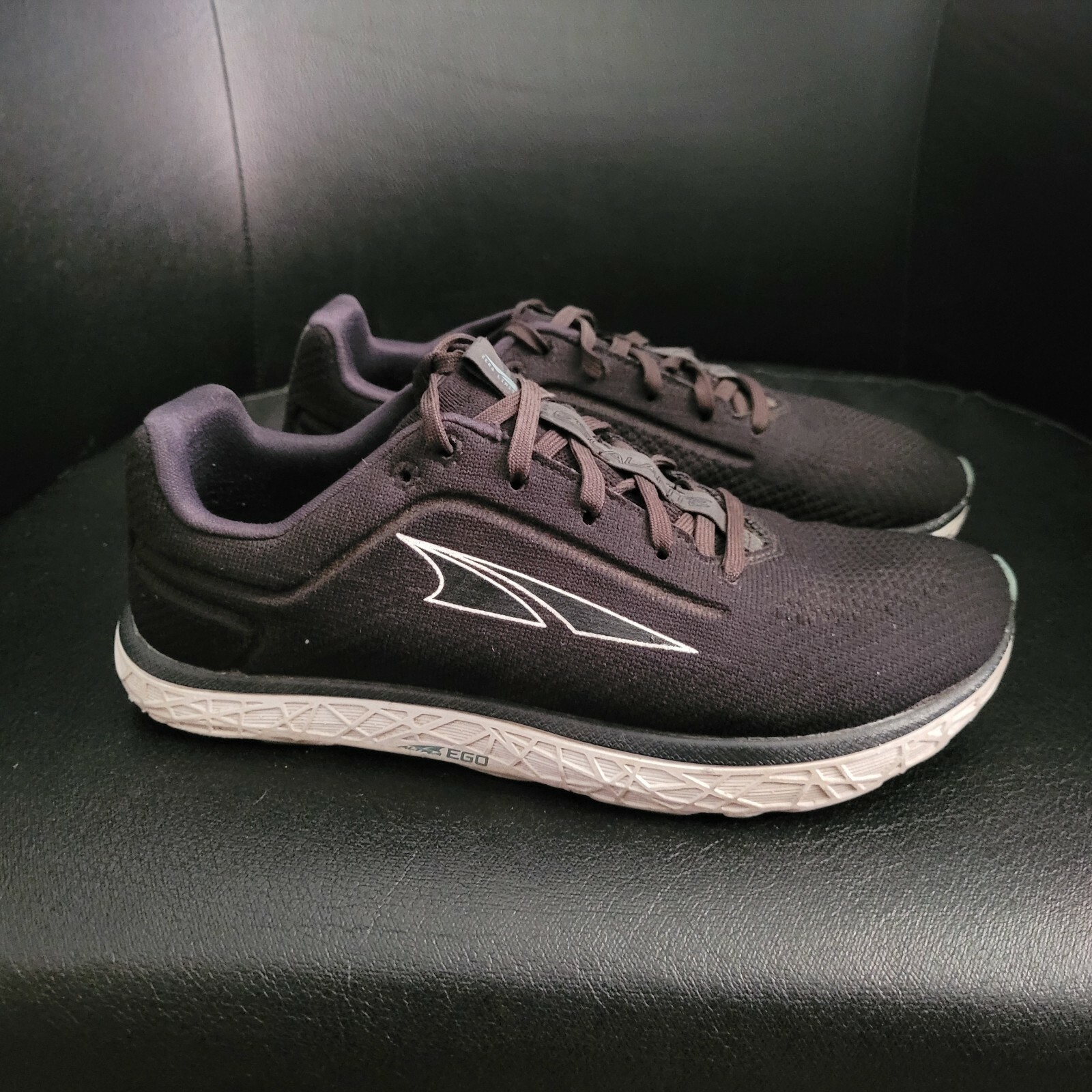 Womens Size 7 Black Running Shoes 