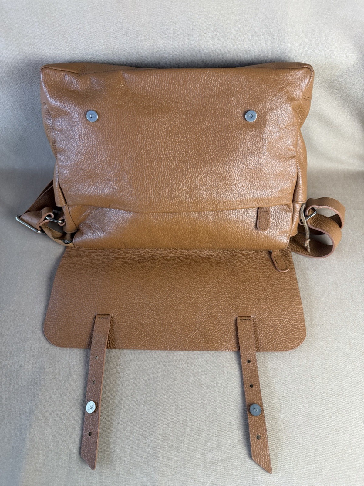 PELL ITALY LEATHER MESSENGER BAG Unisex Camel Color With Adjustable Strap