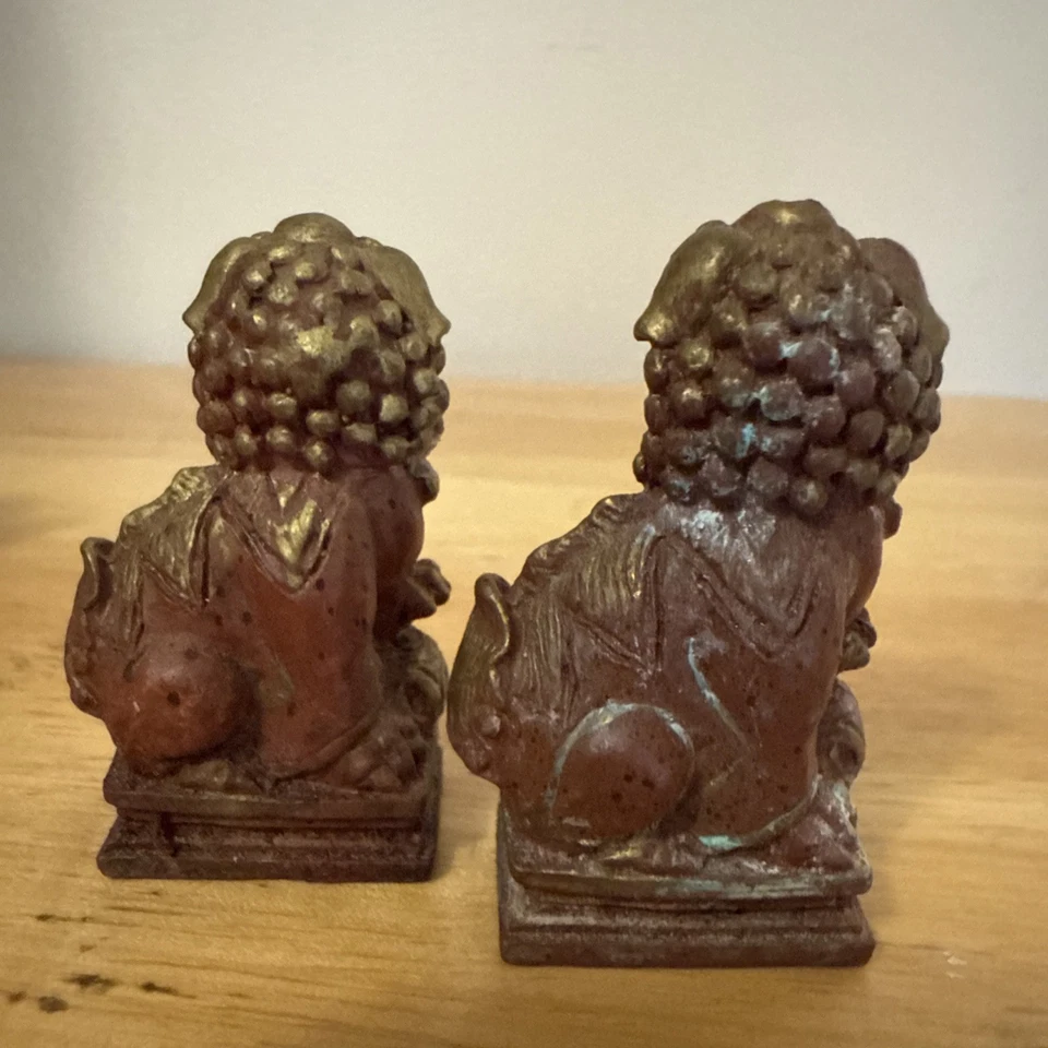 "Juego de 2 pequeñas esculturas de madera talladas Foo Dog usadas como perillas 2,25"" H. De colección" Foto 4 de 4