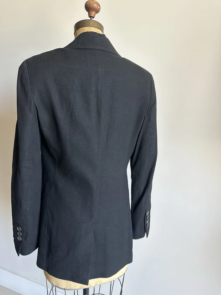 Blazer hombre BURBERRY. Talla 10. Hecho en Italia. Limpieza en seco. Falta manga 1 botón Foto 4 de 4